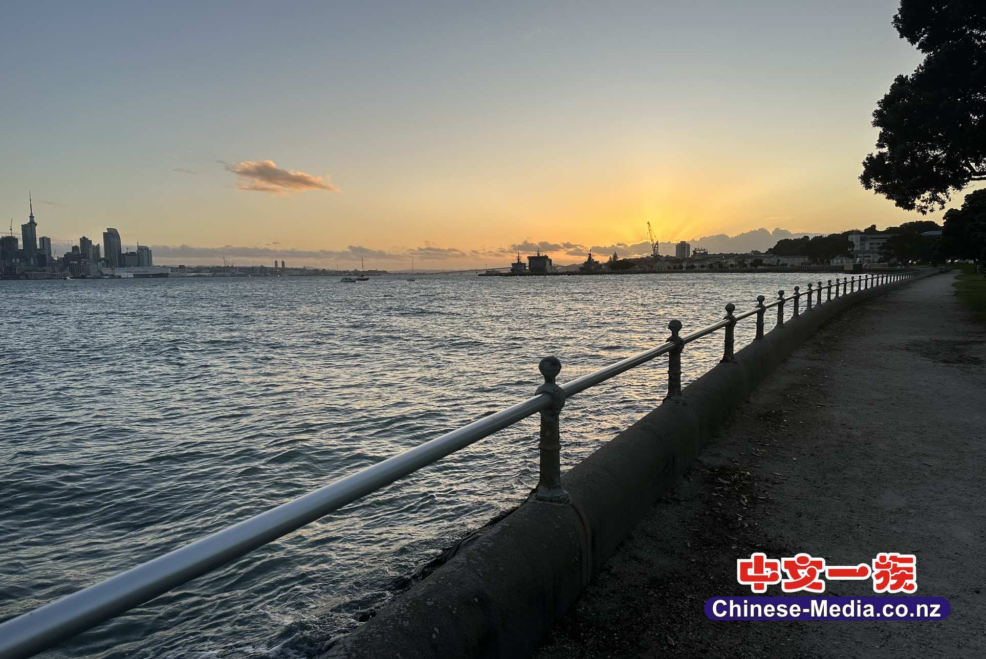 Devonport, 德文港, Disappearing Guns, 隱形大炮 , Mount Victoria , 維多利亞山, Victoria Road ,          中文一族傳媒新西蘭旅遊景點